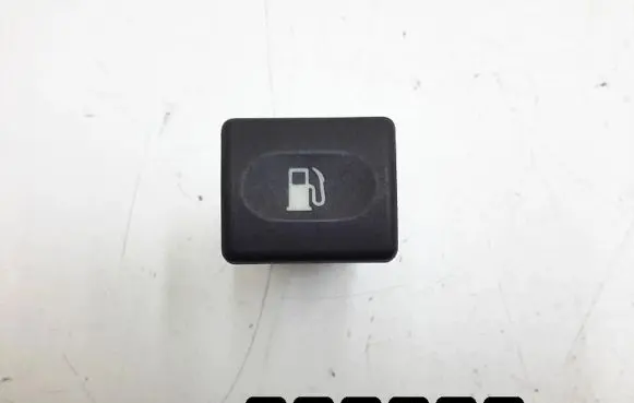 Land Rover Discovery Fuel tank opening switch yug102390