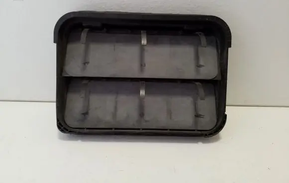 Opel Vivaro Quarter panel pressure vent 9675506980