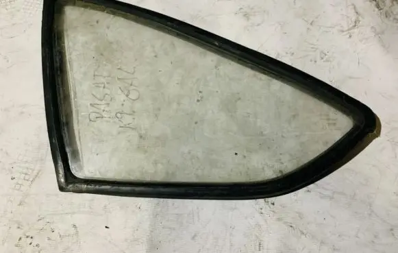 Volkswagen PASSAT B2 Rear side window
