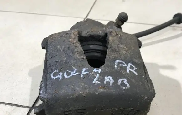 Volkswagen Golf IV Front brake caliper