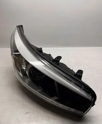KIA Ceed Headlight/headlamp 92102-A2390