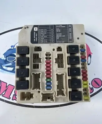 Nissan Pathfinder R51 Fuse module 284B7EB31C 0084 7C06