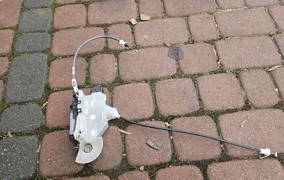 Citroen Berlingo Front door lock PSA163441