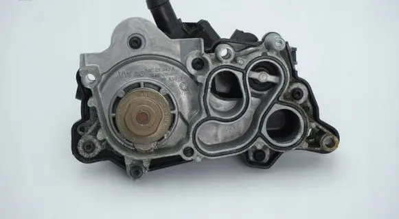 Volkswagen Golf VII Water pump 04E109111J 04E121042A