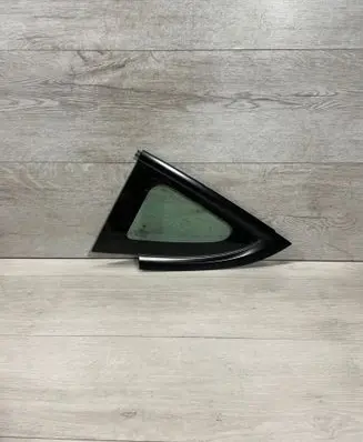 Rear vent window glass