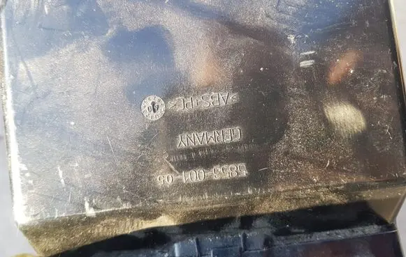 BMW 5 E60 E61 Glove box 5853001