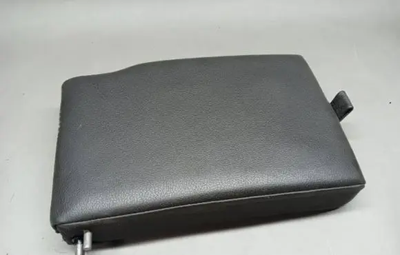 Suzuki SX4 S-Cross Rear seat armrest 