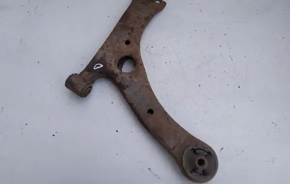 Toyota Avensis T250 Front lower control arm/wishbone