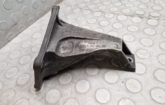 BMW 3 E46 Engine mounting bracket 6754185