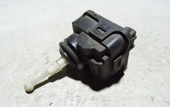 Headlight level adjustment motor