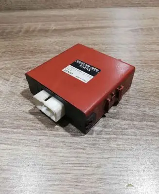 Toyota Corolla E110 Door control unit/module 1513005700