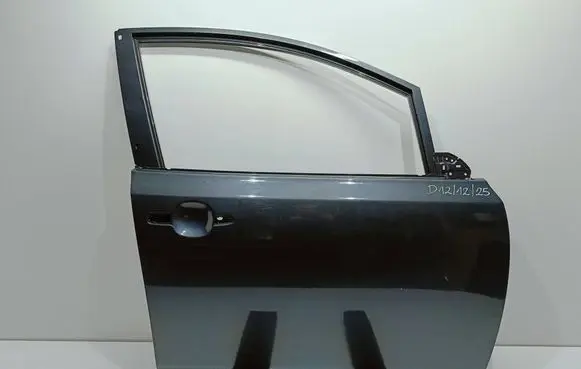 Nissan Leaf II (ZE1) Front door 121225