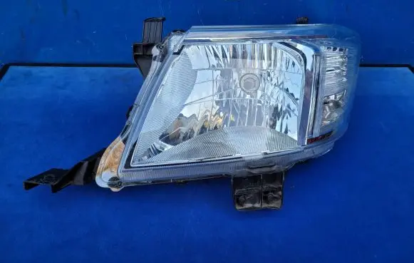 Toyota Hilux (AN10, AN20, AN30) Headlight/headlamp 0K18