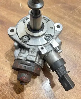 BMW 3 E90 E91 Fuel injection high pressure pump 7797874 0445010506 080905