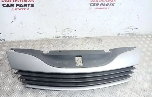 Renault Laguna II Front bumper upper radiator grill