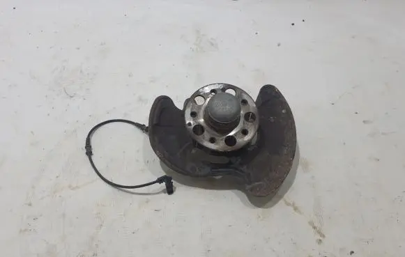 Mercedes-Benz SLK R171 Front wheel hub A2093320001