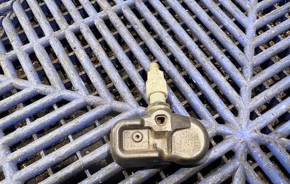 Toyota Prius (XW30) Tire pressure sensor 10R035437