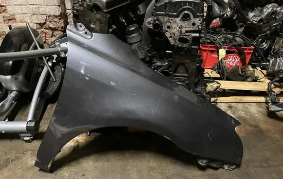 Toyota Avensis T250 Fender end trim 