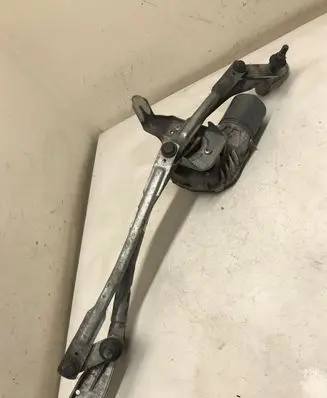 BMW 7 E65 E66 Front wiper linkage and motor