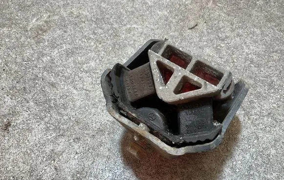 Mercedes-Benz Sprinter W906 Engine mount bracket A9062411513