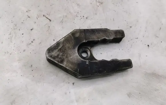 Nissan X-Trail T30 Fuel Injector clamp holder NOCODE