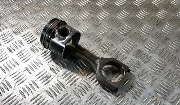 Volvo V50 Piston with connecting rod D4162T