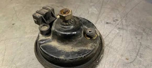 Audi A6 S6 C5 4B Horn signal