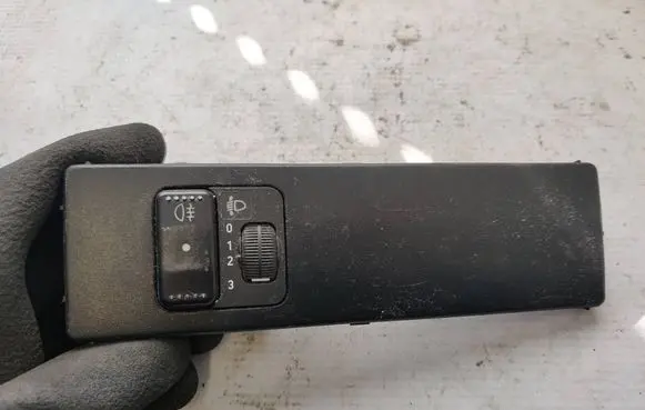 Mercedes-Benz Sprinter W901 W902 W903 W904 Headlight level height control switch 9016891008