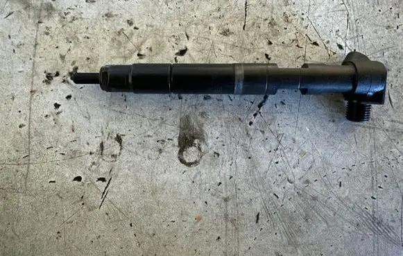 Mercedes-Benz C W204 Fuel injector A6510702887 28271551 52H87DY2YY
