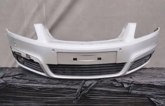 Opel Zafira B Front bumper 19B10