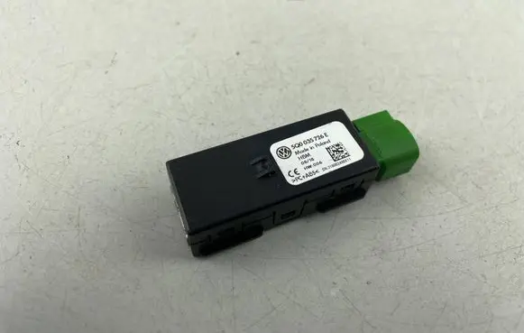 Skoda Superb B8 (3V) USB socket connector 5Q0035726E