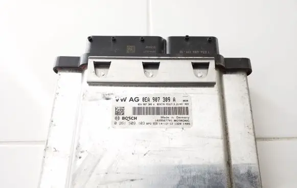 Volkswagen Golf VII Engine control unit/module 0EA907309A 0261S09103