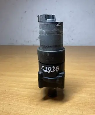 Mercedes-Benz C W203 Water pump 2038350064 C2936