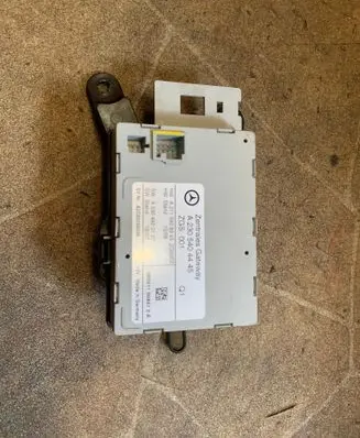 Mercedes-Benz SL R230 Gateway control module A2305404445