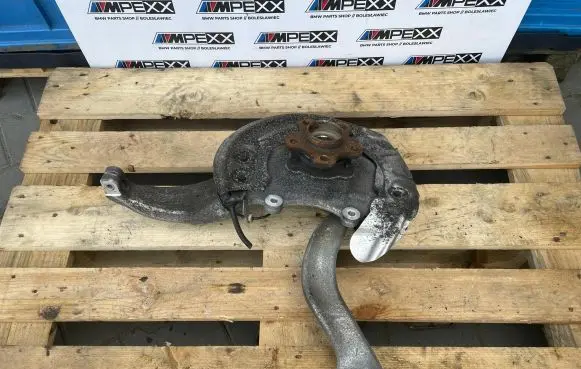 BMW 5 G30 G31 Front wheel hub spindle knuckle 3120