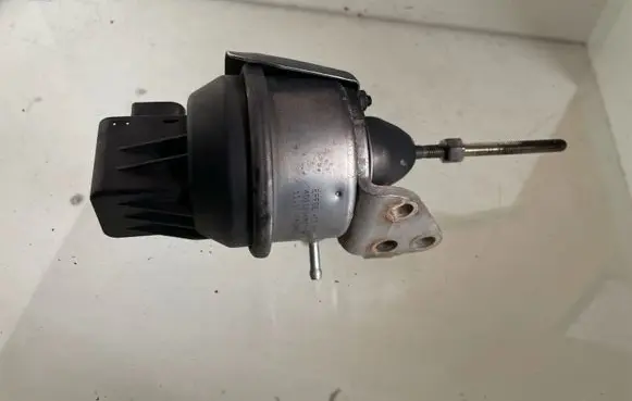 Volkswagen Touran II Turbine electric control actuator 306033 4011188HNB63