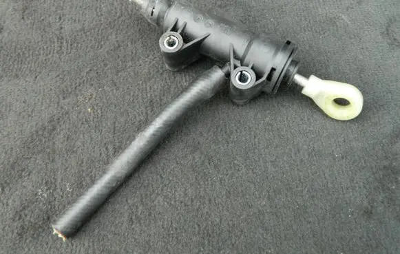 BMW 3 F30 F35 F31 Clutch master cylinder 6773570