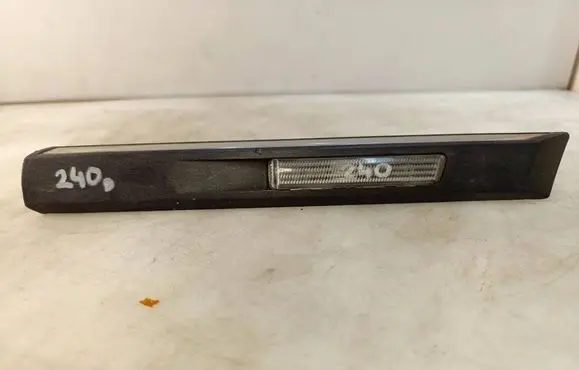 BMW 7 E38 Front fender indicator light 6900532 8165229