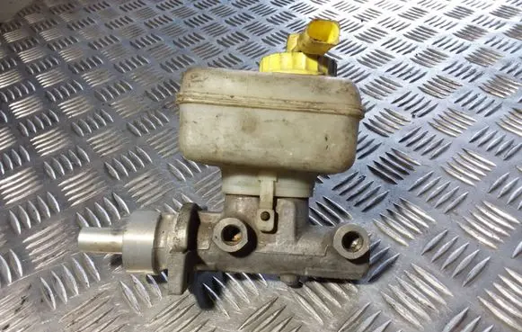 Master brake cylinder