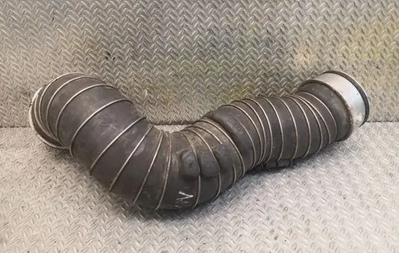 Mercedes-Benz C W203 Intercooler hose/pipe 2035280682