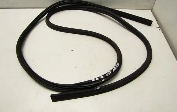 Suzuki Vitara (LY) Trunk rubber seal (body)