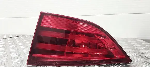Tailgate rear/tail lights