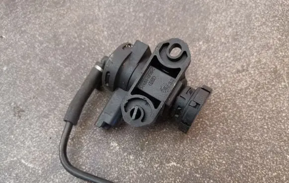 Citroen C5 Turbo solenoid valve 9635704380