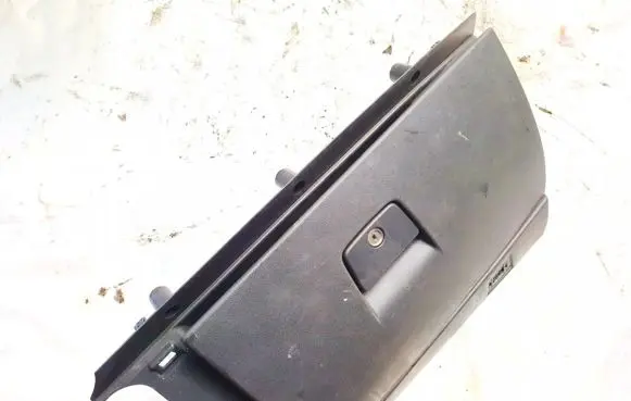 Volvo V50 Glove box 8626141