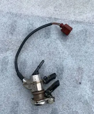 Volkswagen Caddy AdBlue injector 04L131113R