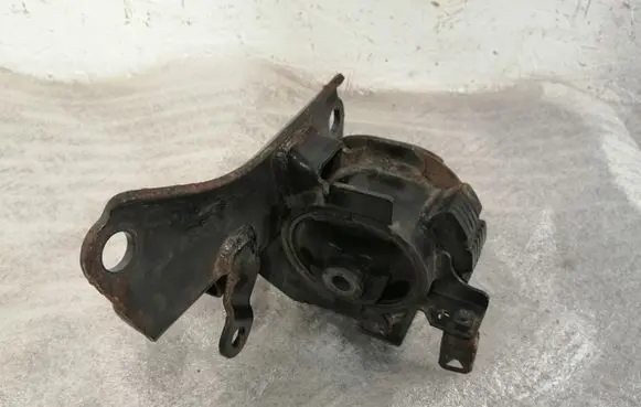 Toyota Avensis T250 Engine mount bracket 123720R010