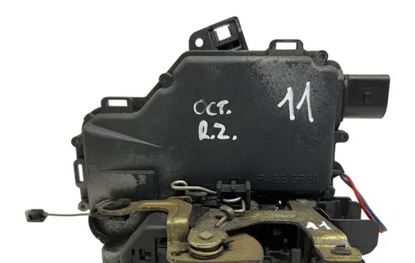 Skoda Octavia Mk2 (1Z) Rear door lock 3B4839016A