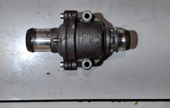 Thermostat/thermostat housing