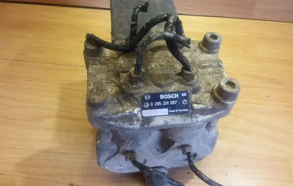 Peugeot 605 ABS Pump 0265201057