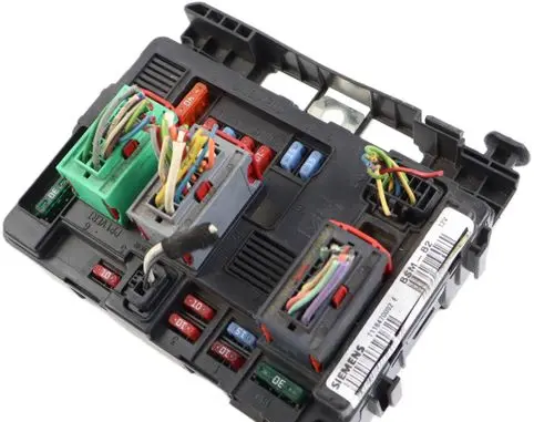 Peugeot 307 Fuse module 9643498980 T118470002E BSMB2